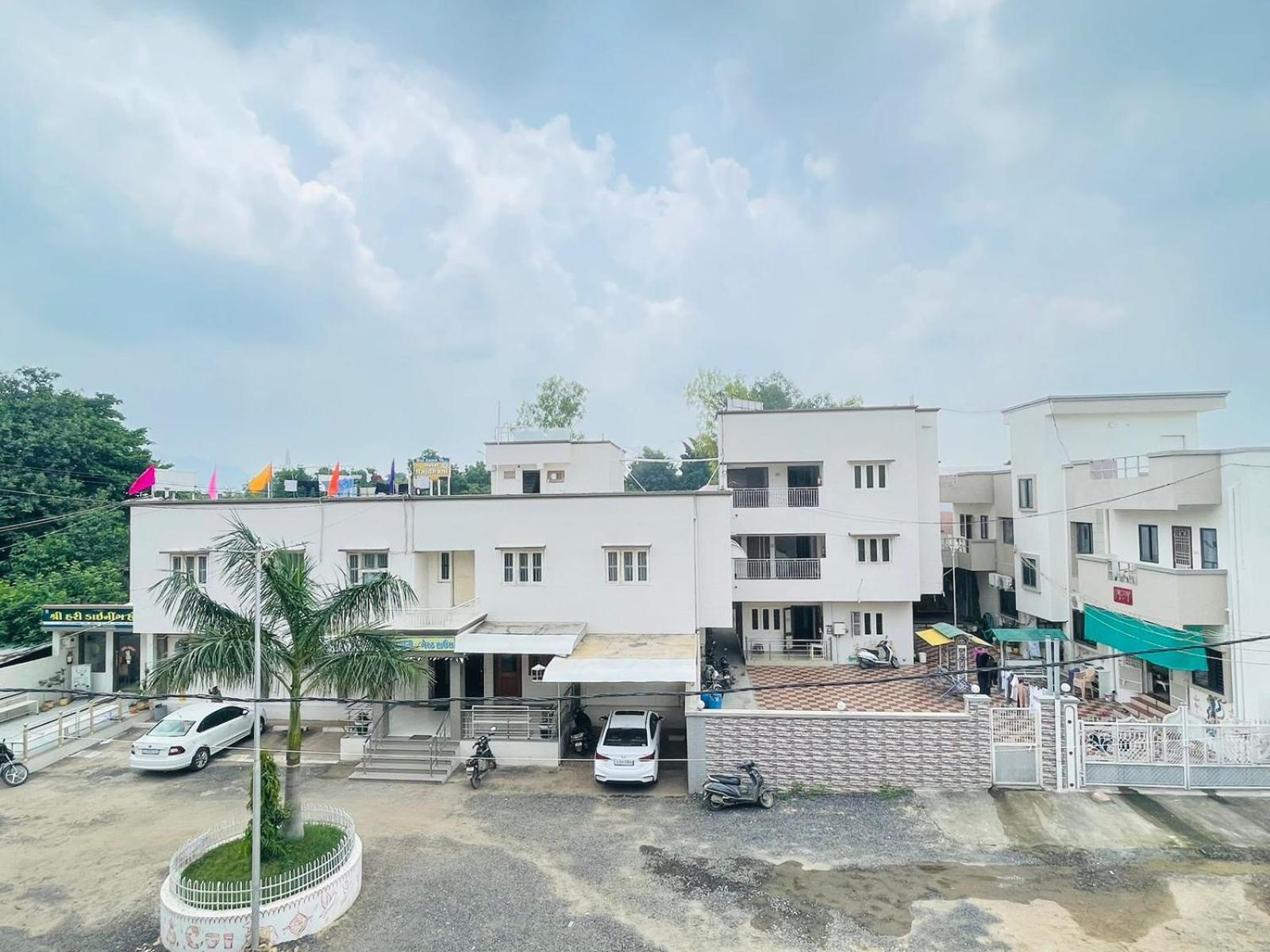 Hotel Rajdhani And Guest House Gujarat - Best Family Hotel In Halol Near Pavagadh And Halol Gidc المظهر الخارجي الصورة