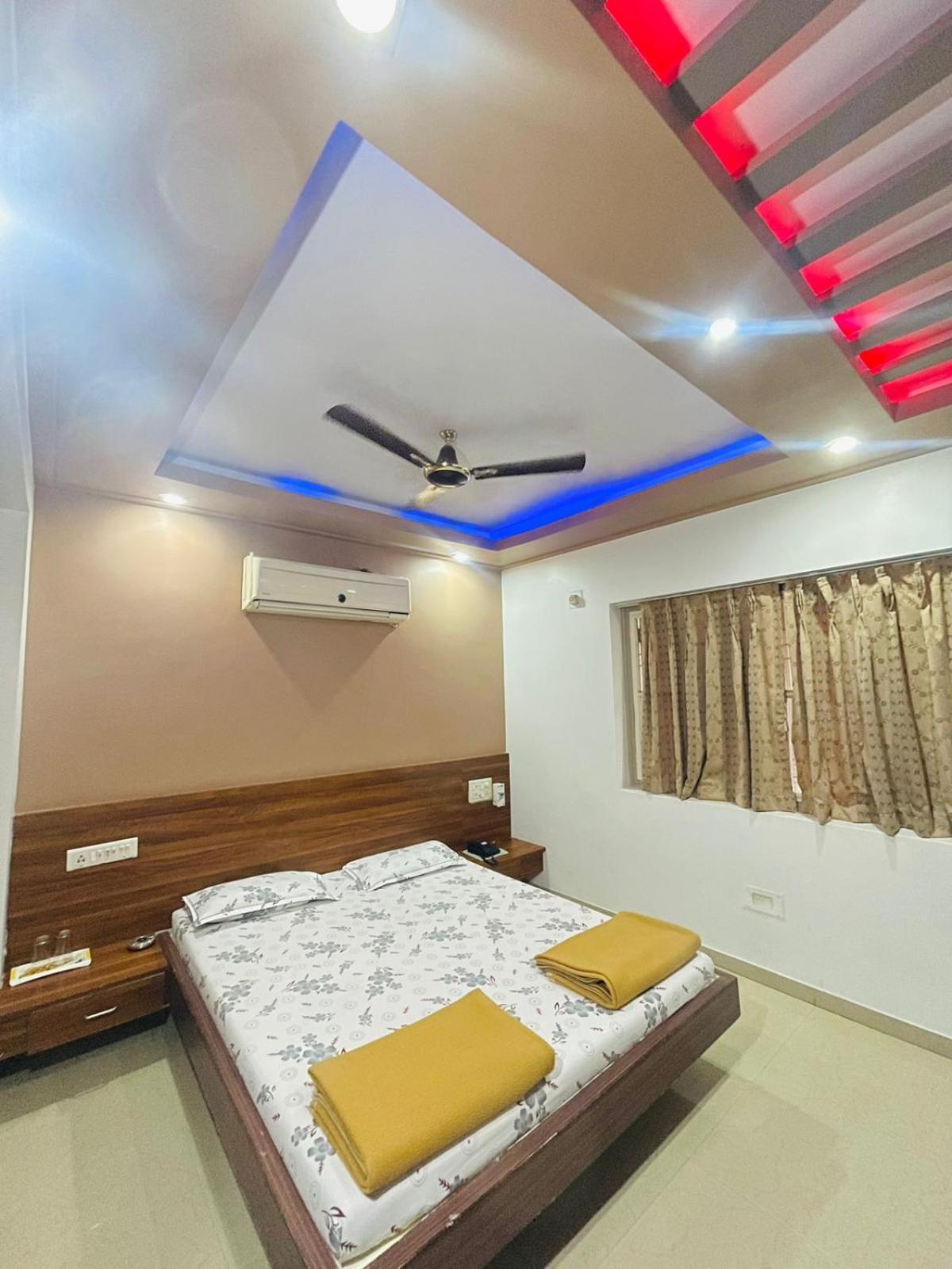 Hotel Rajdhani And Guest House Gujarat - Best Family Hotel In Halol Near Pavagadh And Halol Gidc المظهر الخارجي الصورة