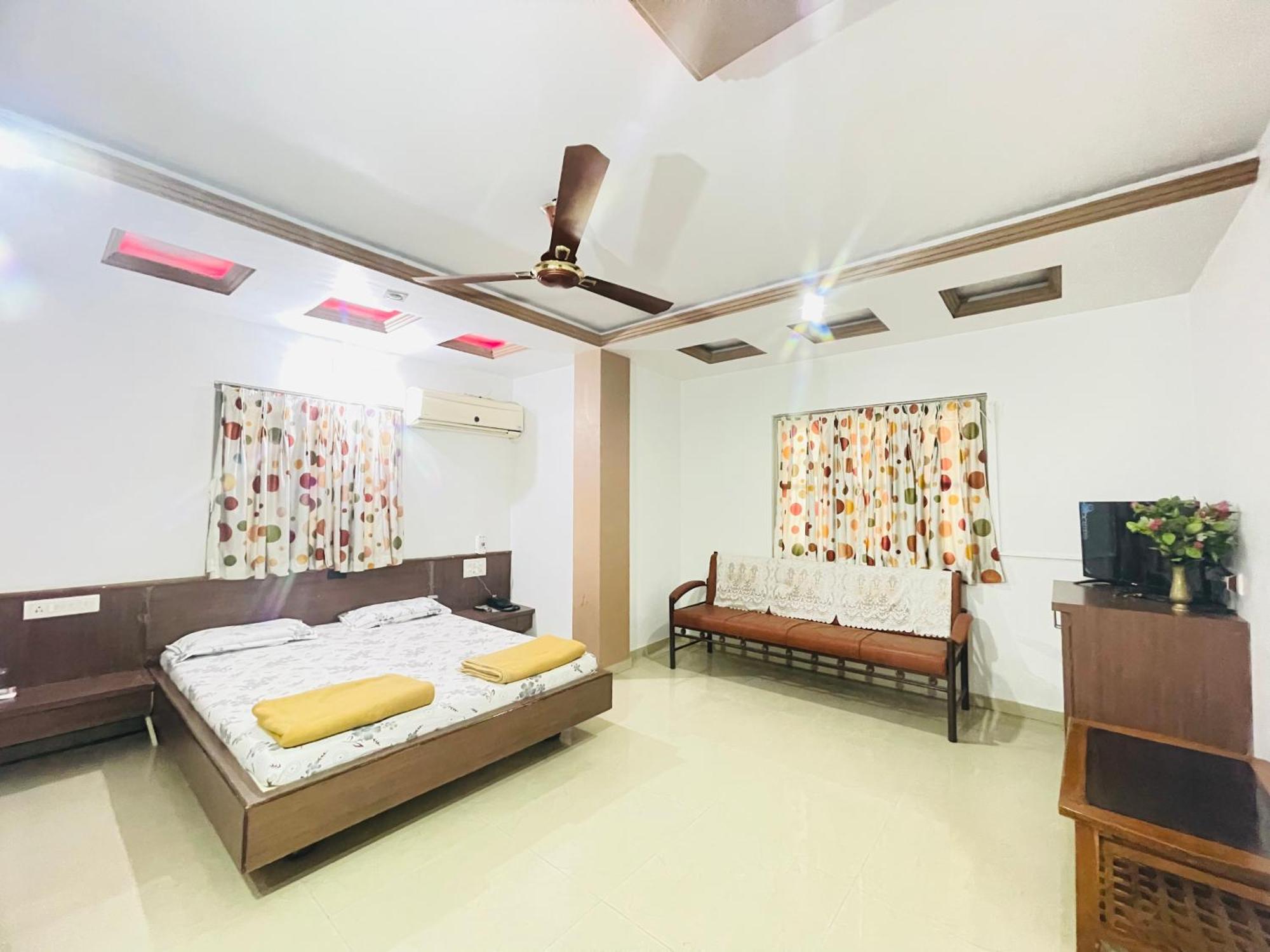 Hotel Rajdhani And Guest House Gujarat - Best Family Hotel In Halol Near Pavagadh And Halol Gidc المظهر الخارجي الصورة