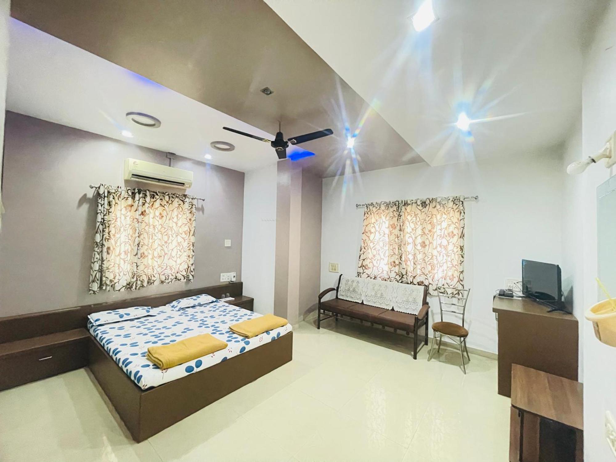 Hotel Rajdhani And Guest House Gujarat - Best Family Hotel In Halol Near Pavagadh And Halol Gidc المظهر الخارجي الصورة