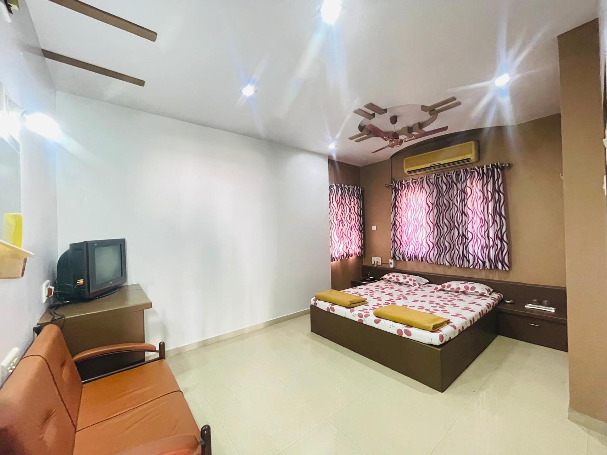 Hotel Rajdhani And Guest House Gujarat - Best Family Hotel In Halol Near Pavagadh And Halol Gidc المظهر الخارجي الصورة