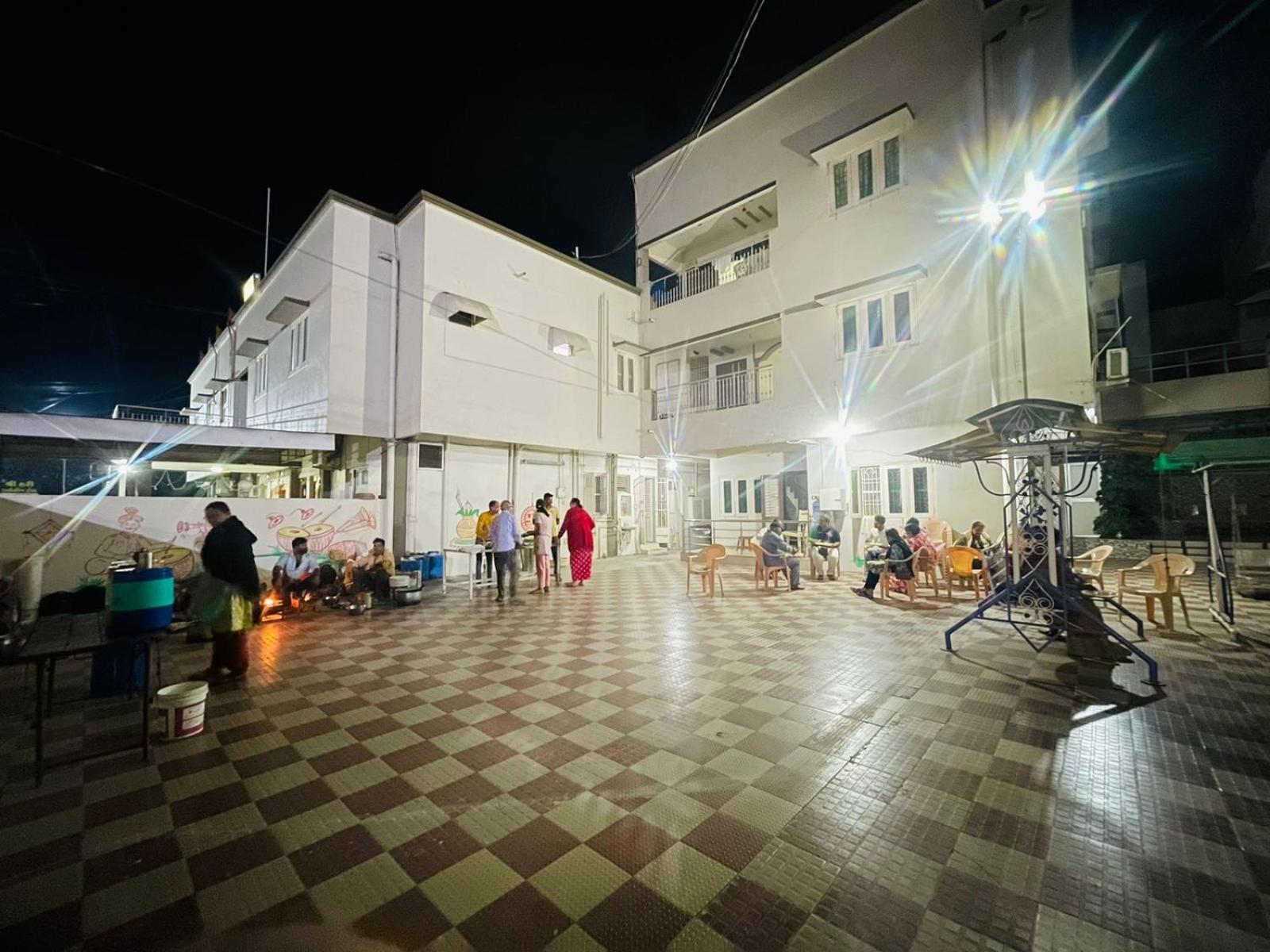 Hotel Rajdhani And Guest House Gujarat - Best Family Hotel In Halol Near Pavagadh And Halol Gidc المظهر الخارجي الصورة